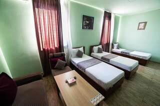 Отель Alex Hotel Ереван Четырехместный номер с ванной комнатой-2