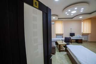 Отель Alex Hotel Ереван Четырехместный номер с ванной комнатой-8